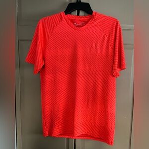 Under Armour unisex coral short sleeve loose fit (size men’s medium)